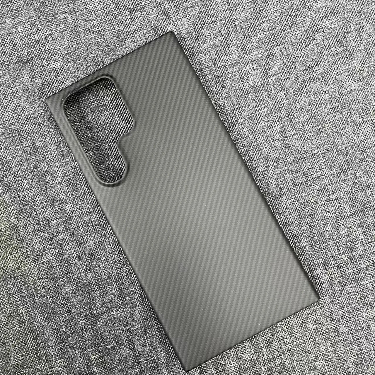 AKATIP Aramid Fiber Carbon Finish Magnetic Luxurious Shockproof Case