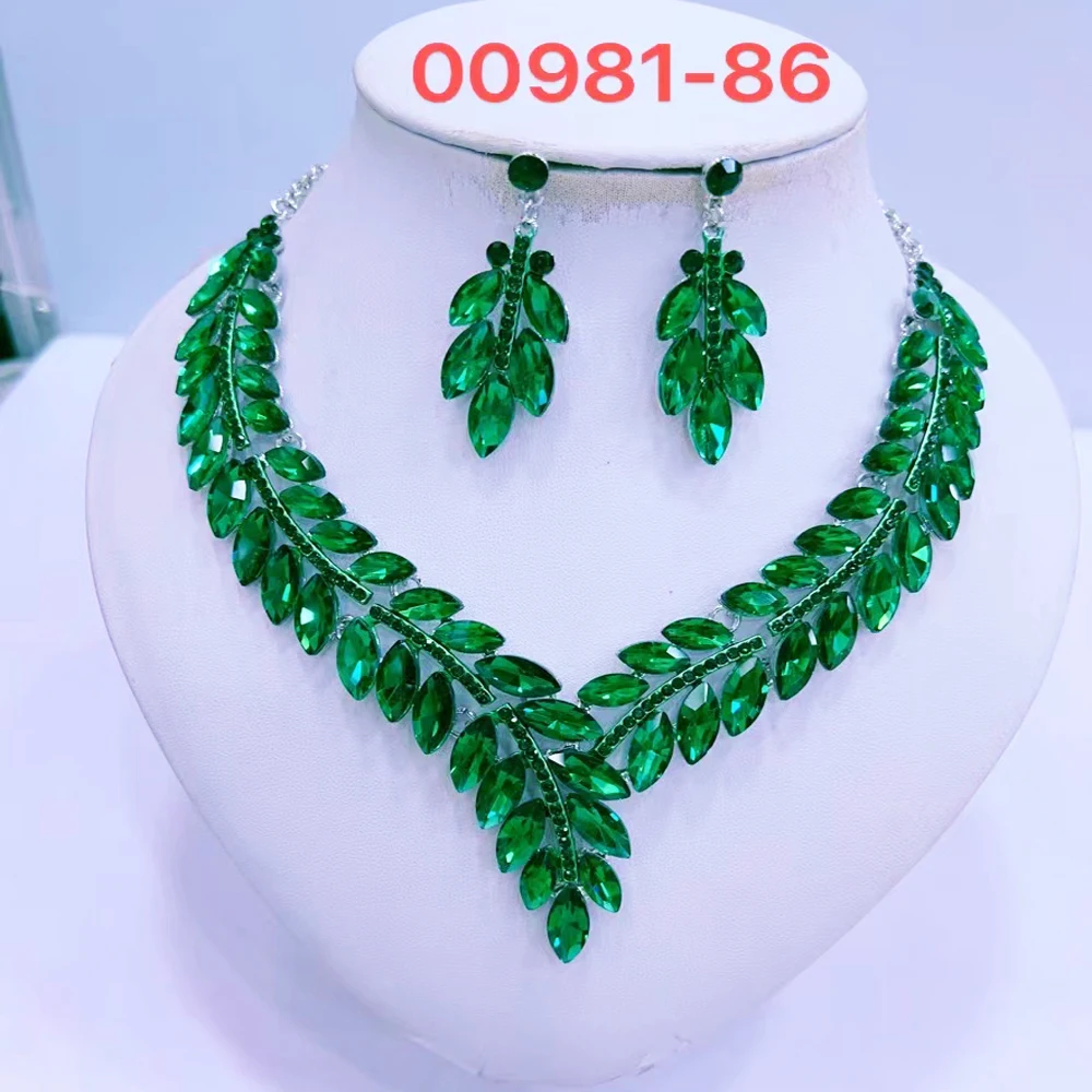 أقراط فاخرة من حجر الراين