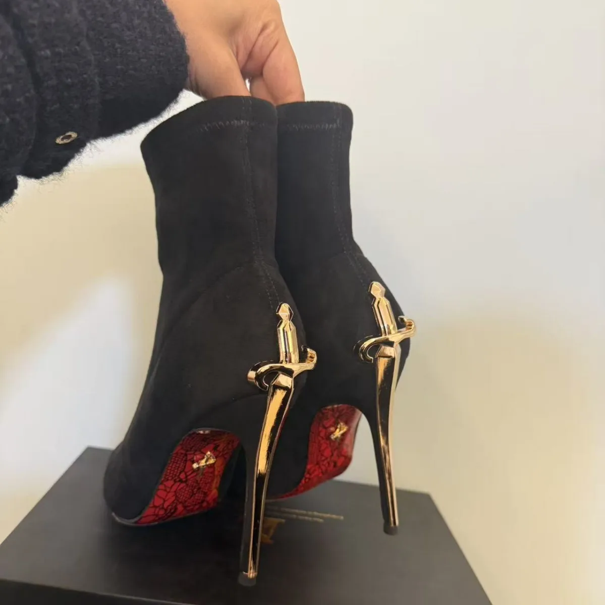 Gold dagger heel detail