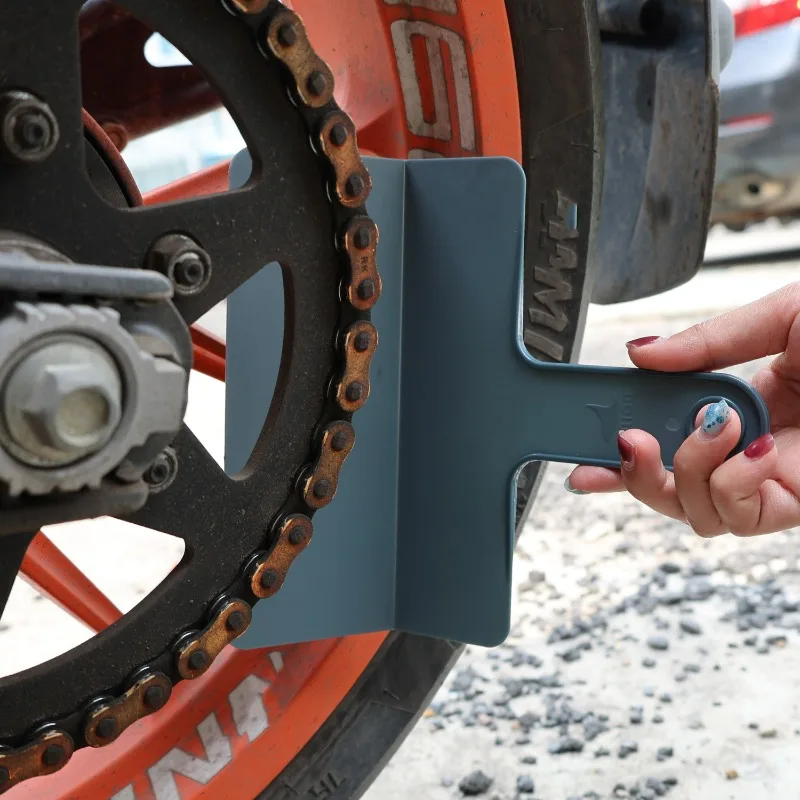 Motorcycle Chain Oiler Baffle Chain Oiler Tool Oiler Splash Guard Riding Tools for Bicycle Universal Chain Oil Anti-spray Tool