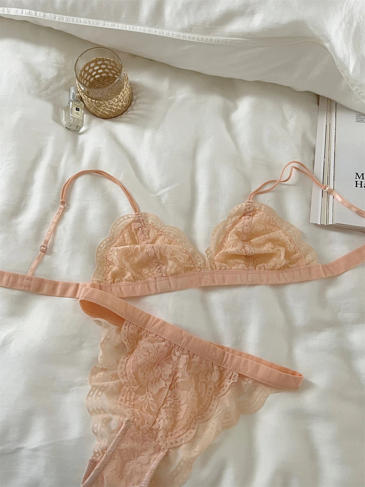 Thin section of large breast underwear sexy lace gathered lingerie hollowed out without steel ring underwear bra