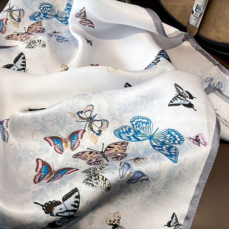 Foulard da collo in Seta di gelso con motivo a farfalle 93 Sf42da1759841425c90d8dfe8555bb2121