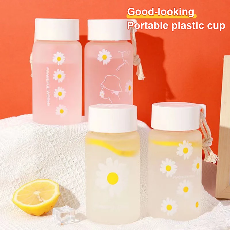 1pc Plastic Water Bottle 550ml/18.6oz Small Daisy Transparent Creative Frosted With Portable Rope Travel Teacup