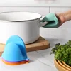 2PCS Kitchen Oven Mitts Silicone Heat Insulation Gloves Clip Thicken Baking Silicone Oven Mitts Anti-slip Grips Bowl Pot Clips 4