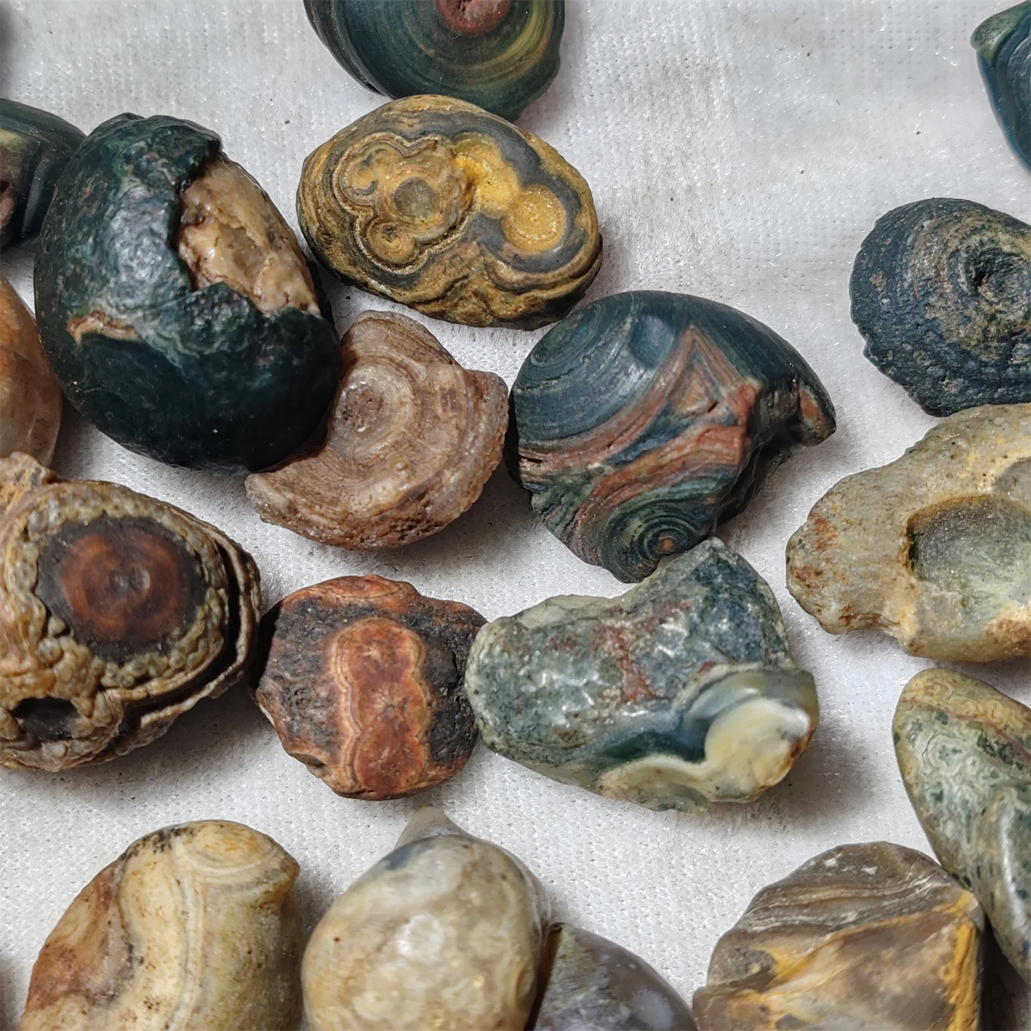 142pcs/lot Natural Precious Rare Magical Gobi Rough Stone Bulk samples Non-porous Special energy Precious stone Treasured admire