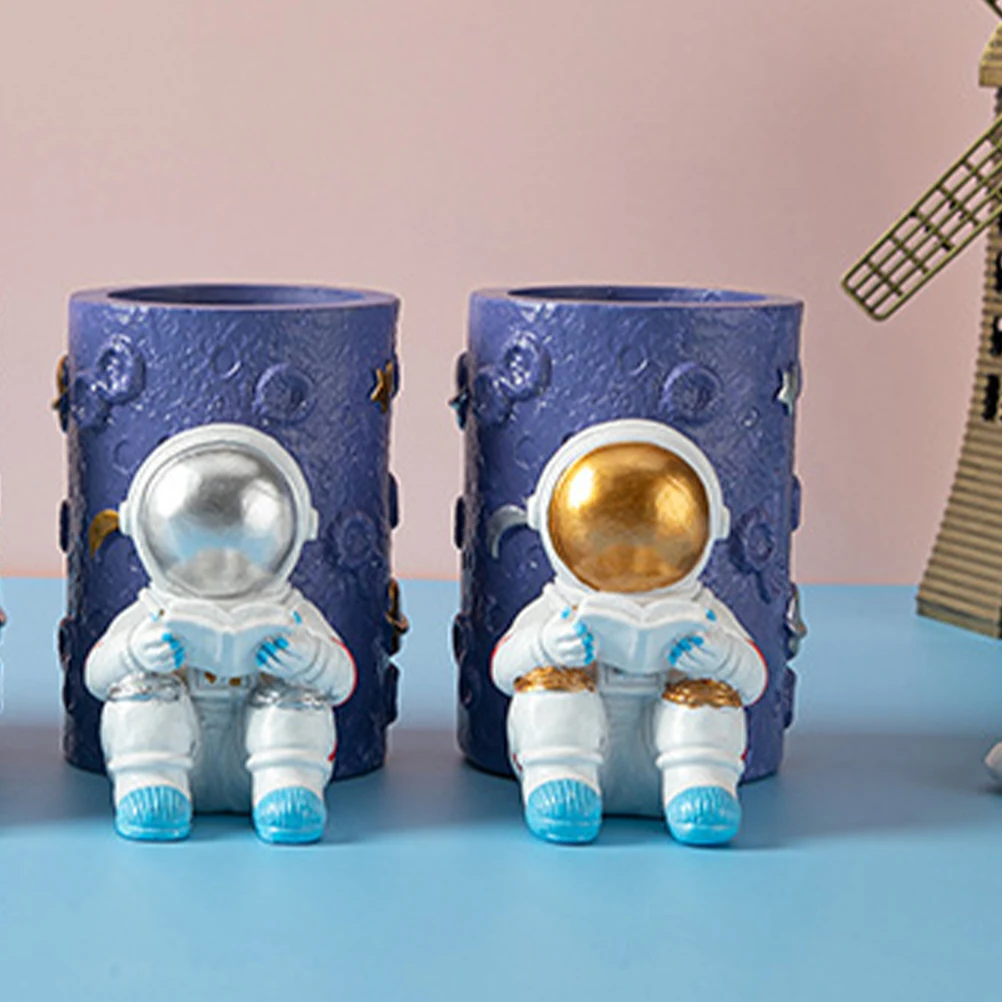 Astronaut Pen Holder Round Pen Holder Spaceman Figurine Statues Ornament Storage Pencil Holder Makeup Brush Holder Desk Decor 3