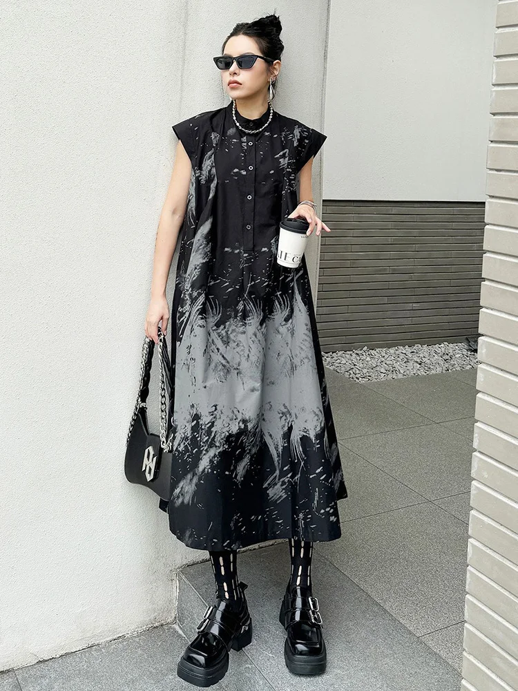 [EAM] Women Black Pattern Printed Big Size Midi Shirt Dress New Stand Collar Sleeveless Fashion Tide Spring Summer 2026 1DH5837