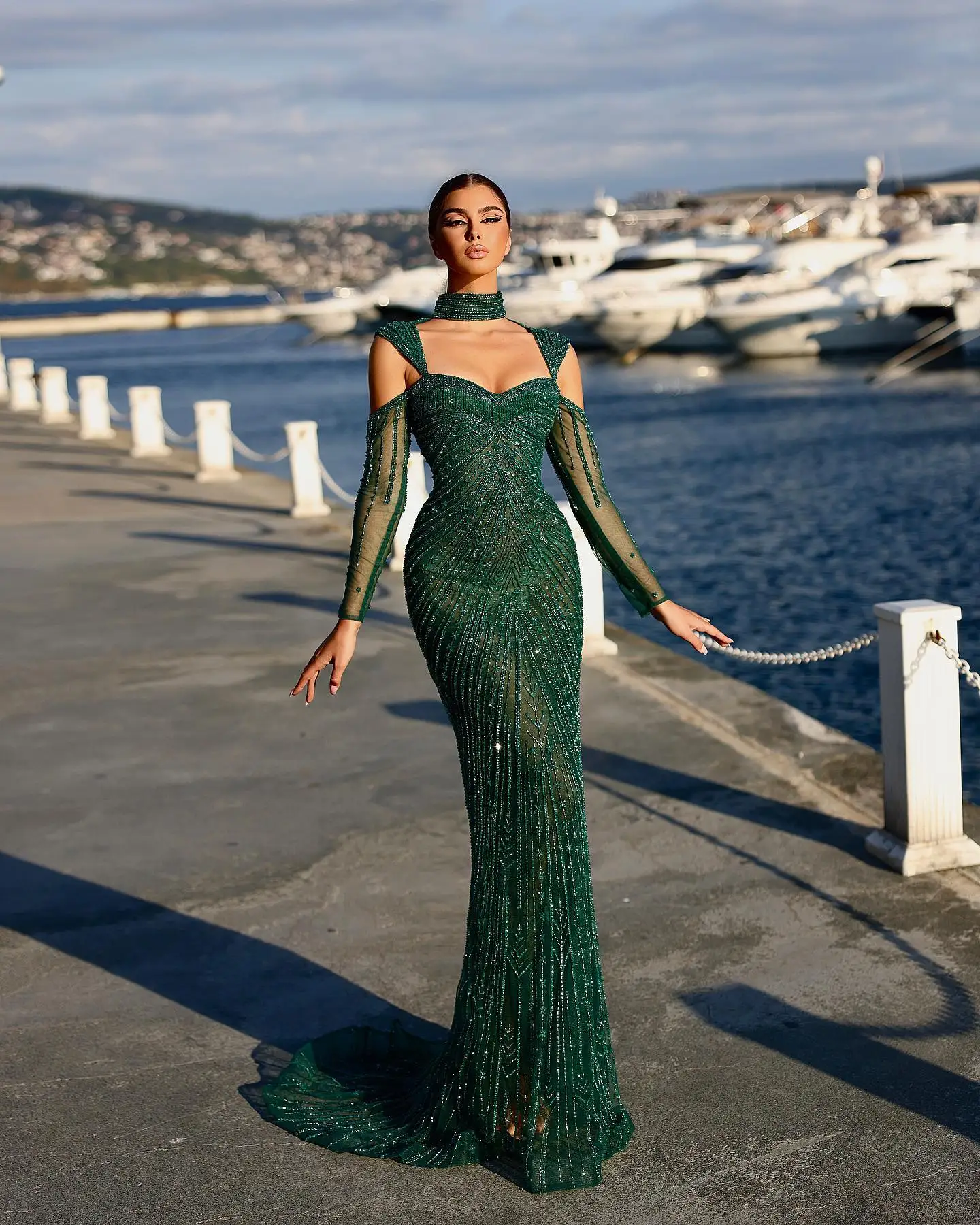 

Glamorous Emerald Green Evening Dresses High Neck Sheer Illusion Prom Gowns Custom Made Lace Beading Tassels Party Dresses
