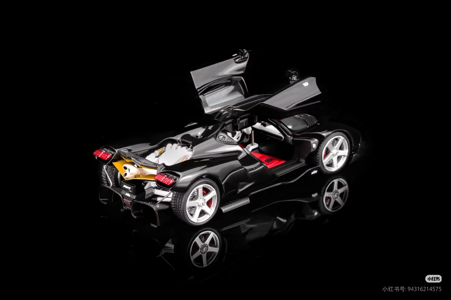 새로운 Motorhelix 1:64 Nilu27 Nilu Gullwing 도어 합금 미니어처 다이캐스트 모델 Nilu27 스포츠카 에디션 장난감 어린이 장식품 선물