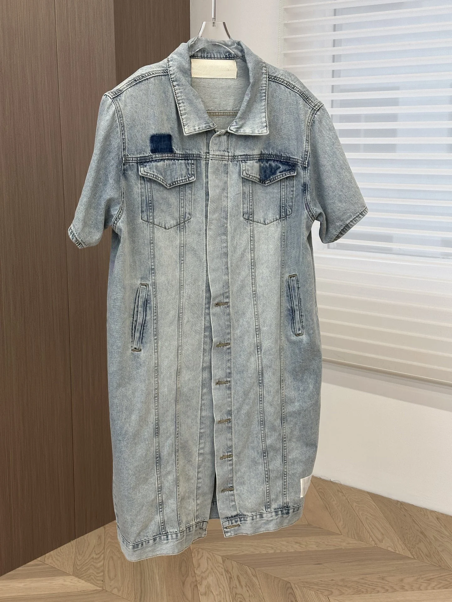 

202323 Spring and summer new single-breasted denim dress shoulder pad design sense everyday lazy retro
