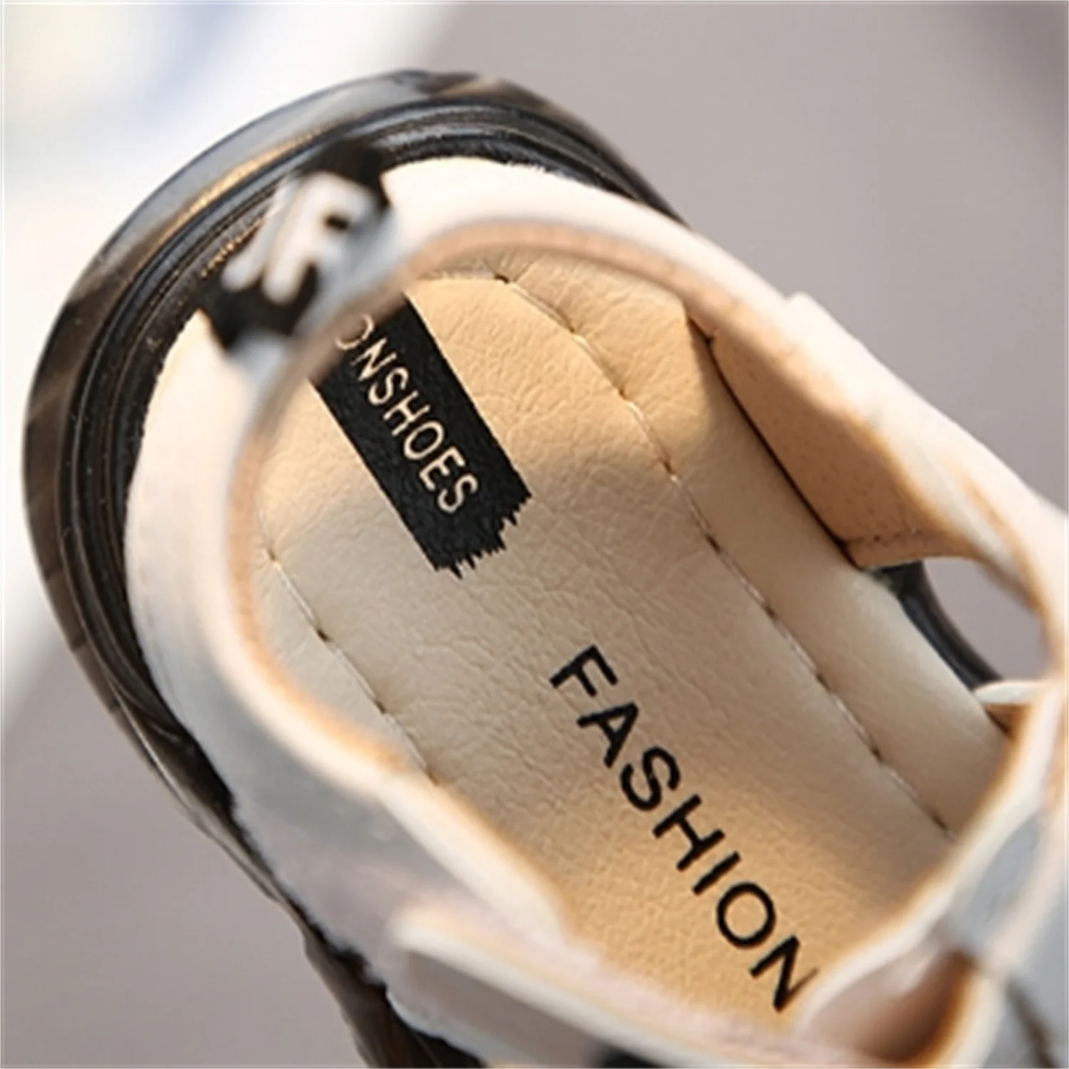 Children's Sandals Anti Kick Summer New Beach Shoes for Boys 0-1-3 Year Old Baby Soft Sole Walking Shoes, One Piece for Shipping