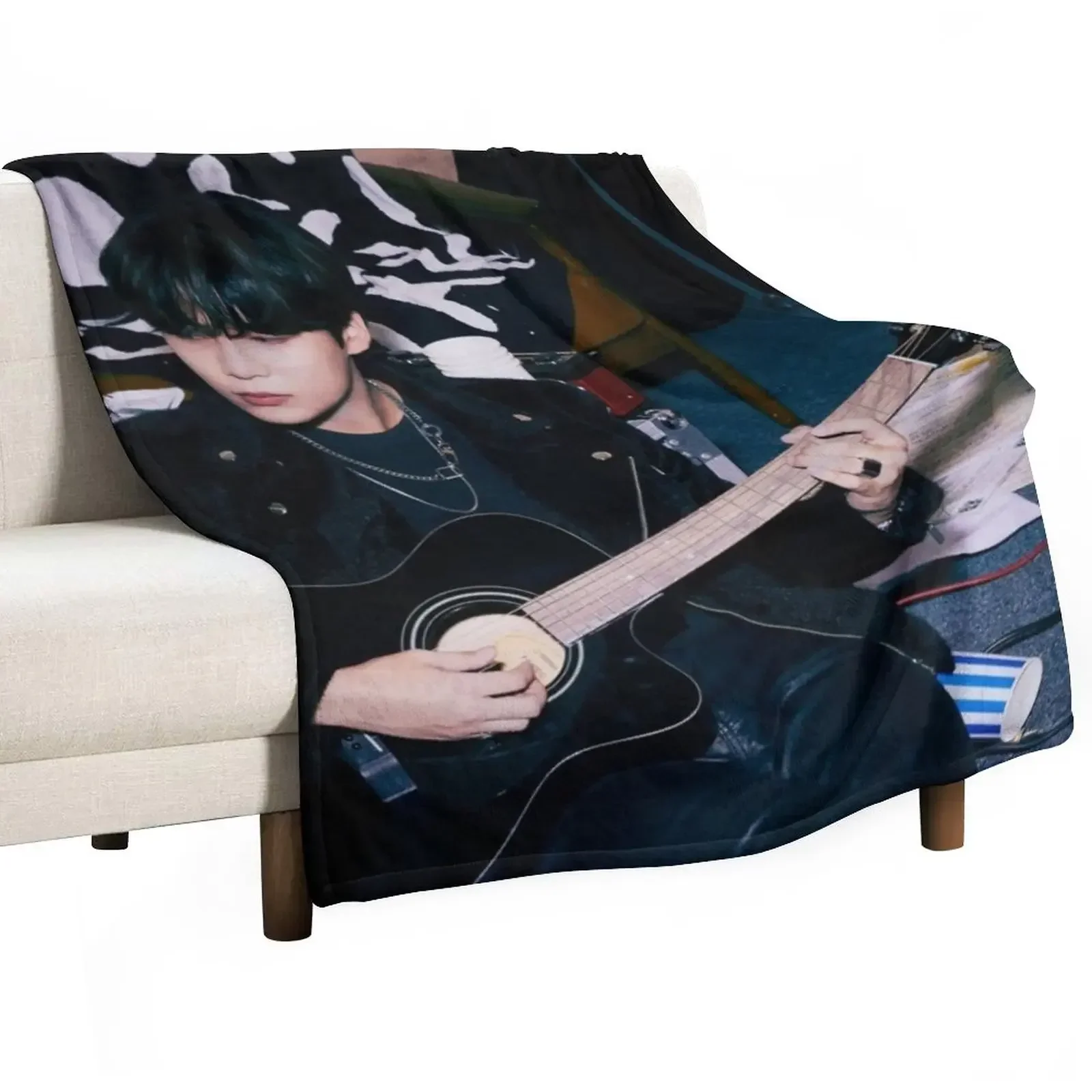 

JONGHO ATEEZ - Universe Back Stage Rockin' Throw Blanket Warm Soft Big Blankets