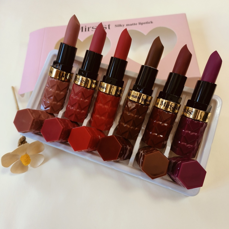 6-Color Matte Lipstick Set - Waterproof, Durable, non Fading&non Smudging, Berry and Red Series, Suitable for All Skin Types