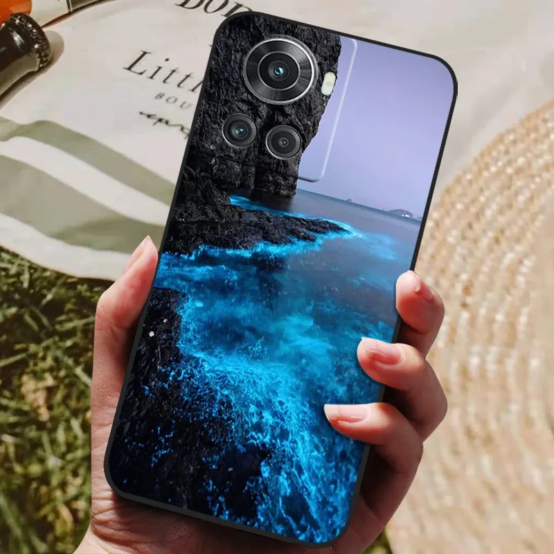 Black Silicone Soft Phone Cover with Lion and Wolf Design - Elegant Protective Case