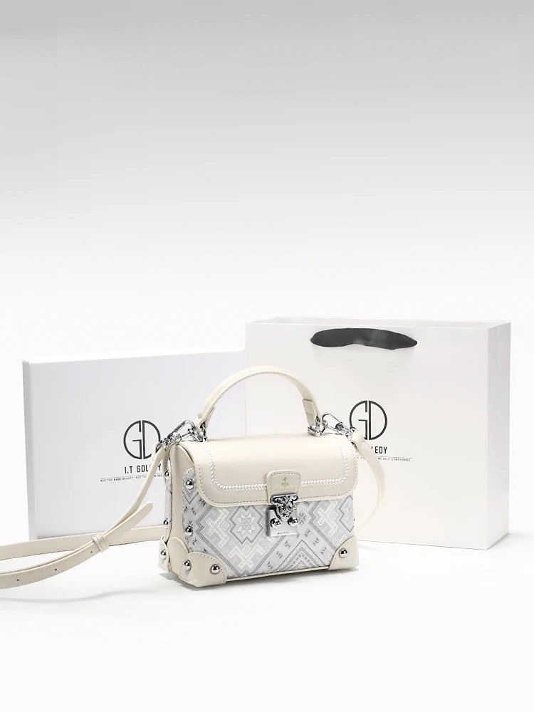 تصميمات جديدة وعصرية فاخرة لحقائب اليد لعام 2025،...