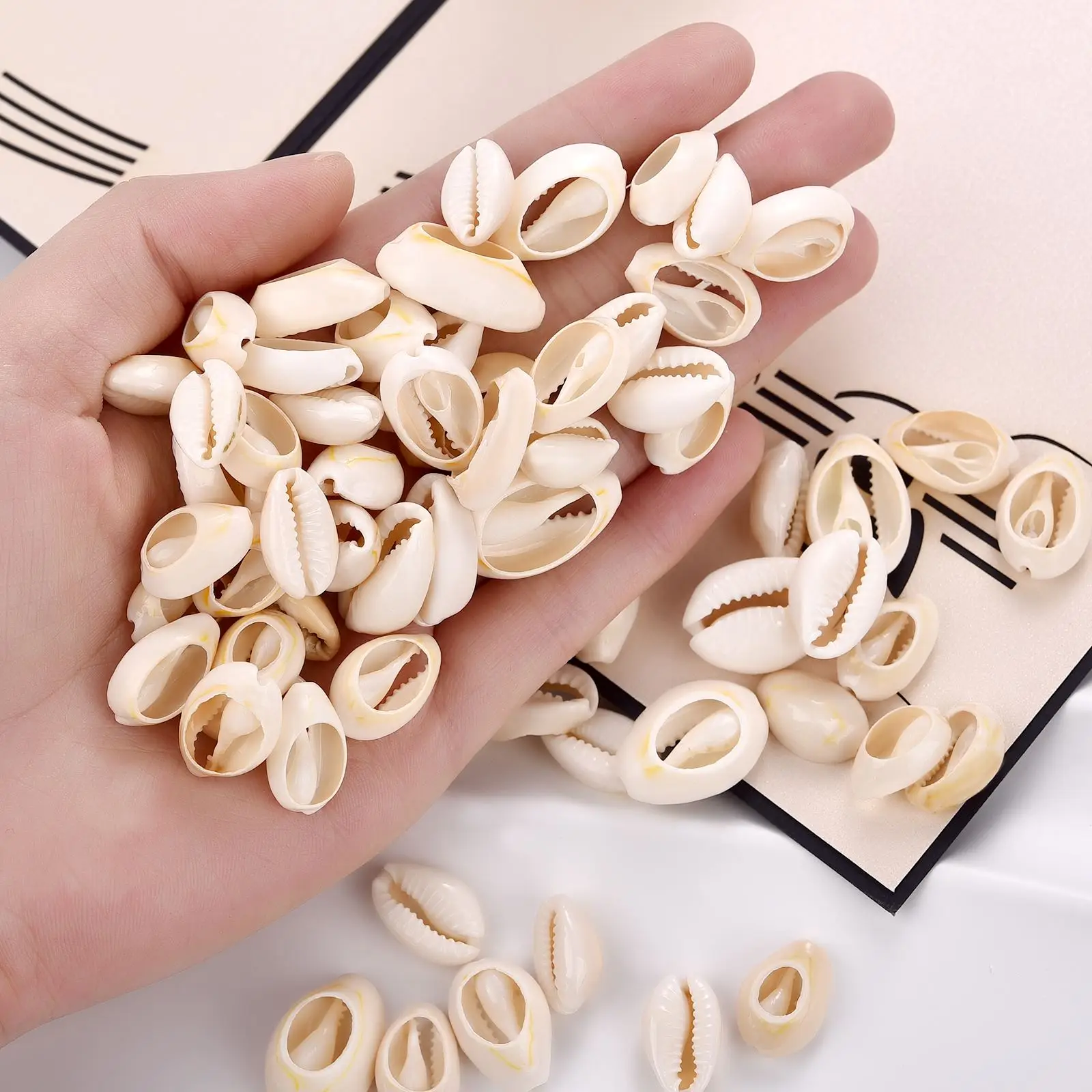 White Sea Shell Beads Jewelry Making Cowrie Cowry Charm Beads 20/50Pcs DIY Necklace Bracelet Accessories Jewelry Craft Findings natural shell ornaments