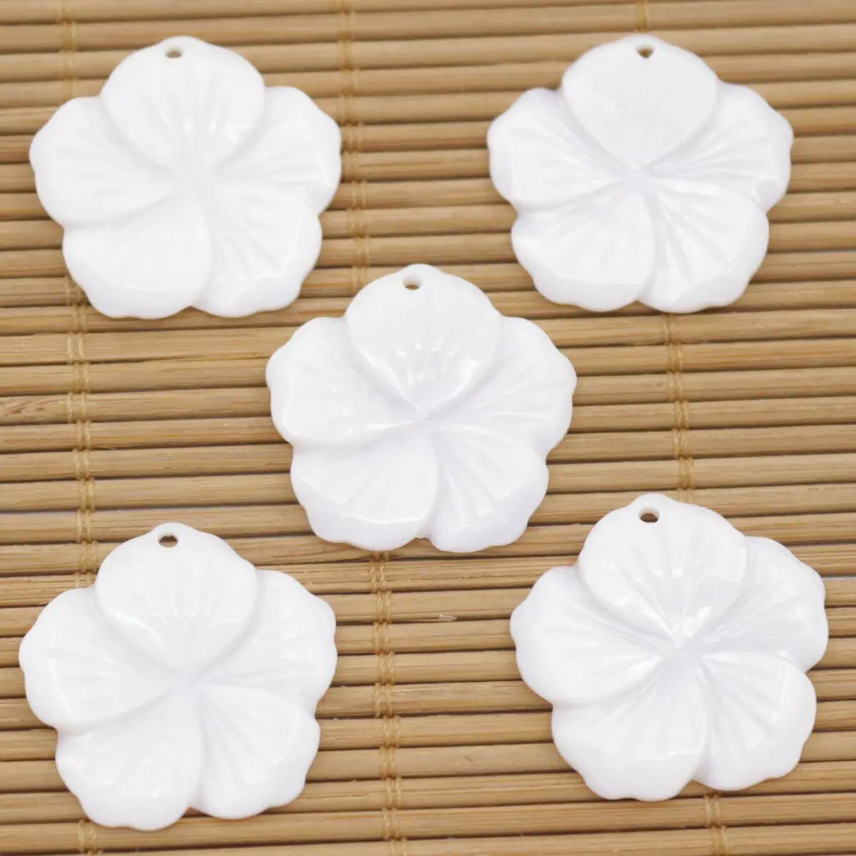 5 PCS 25mm Flower Shell Natural White Mother of Pearl Pendant Jewelry Making