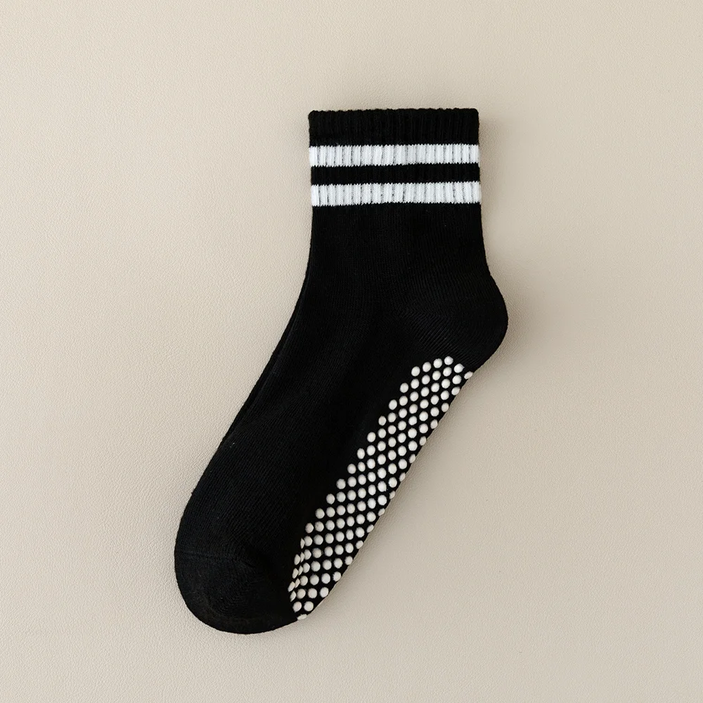 5 Paar rutschfeste, selbstklebende Bodensocken für Jungen, Babysocken für Schüler, sportliche schwarz-weiße Doppelstreifensocken für Kinder – Detail 10
