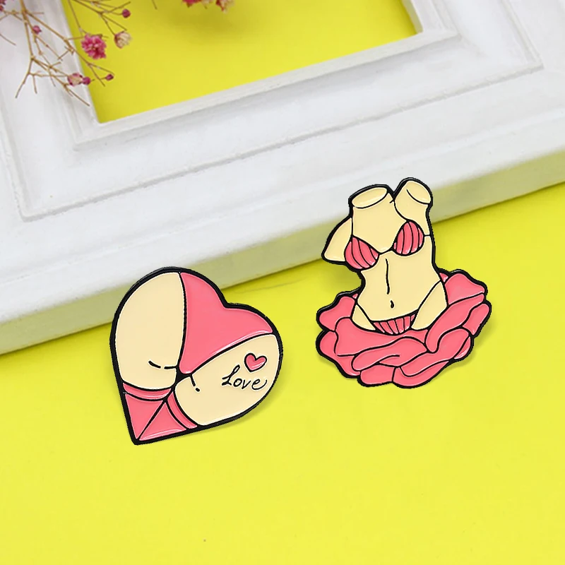 

Pink Body Statue Brooches LOVE Pink Heart Butt Rose Flower Girl Sculpture Enamel Pin Badge Brooch Jewelry For Couple Best Friend