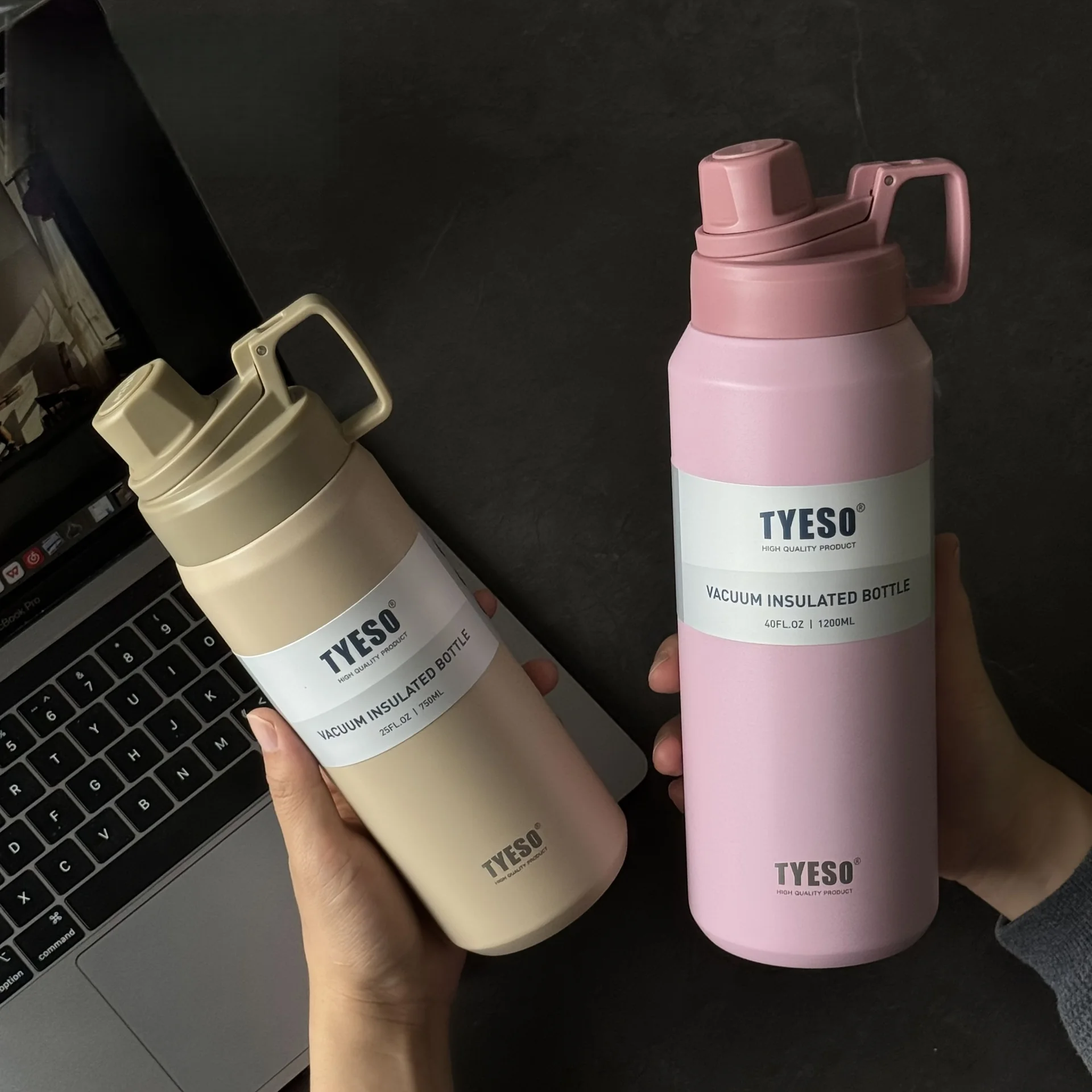 Minimalist Stainless Steel Insulated Water Bottle with Handle, 900ML