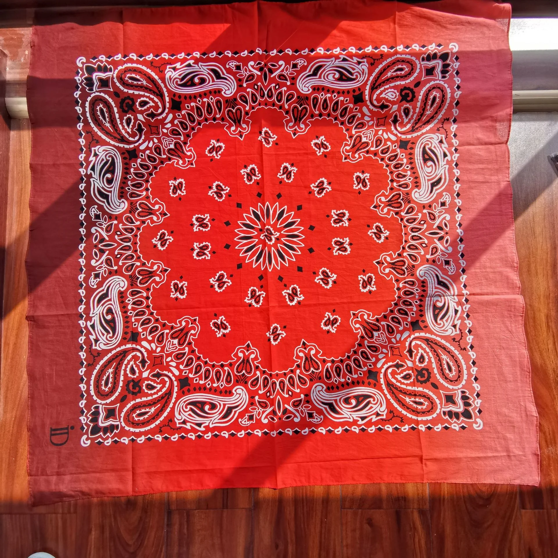 

Hot selling printed cotton cashew flower square scarf neck cover seamless scarf handkerchief triangle towel can be used