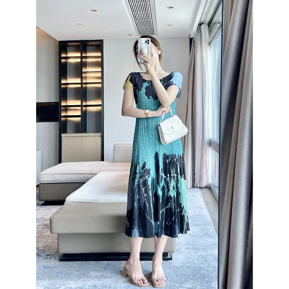 

2023 Summer New Miyake Pleated Niche Design Senior Hand-painted Retro Dress Temperament Commuter Printed Mid-length Dresses