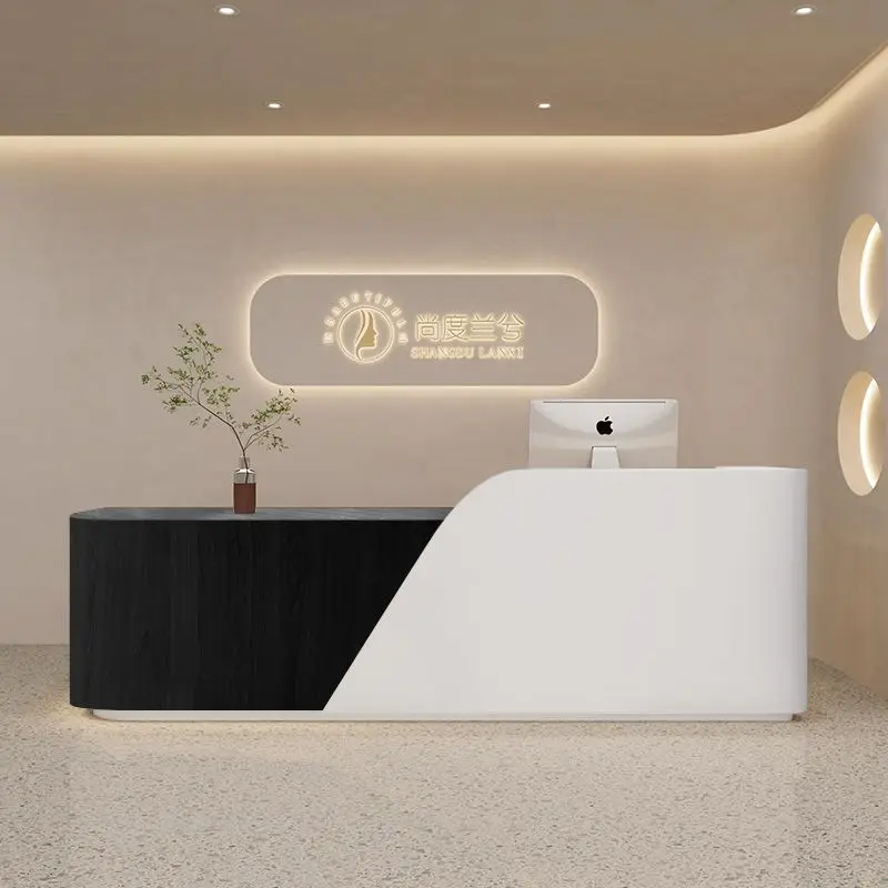 Рисунок 4 - Подиум магазин стойка регистрации