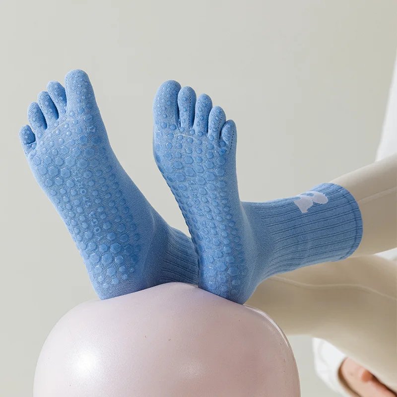 

Yoga Indoor Fitness Split Toe Floor Socks Women Rubber Sole Non-Slip Professional Sports Socks Cotton Five-Toe Socks Wholesale