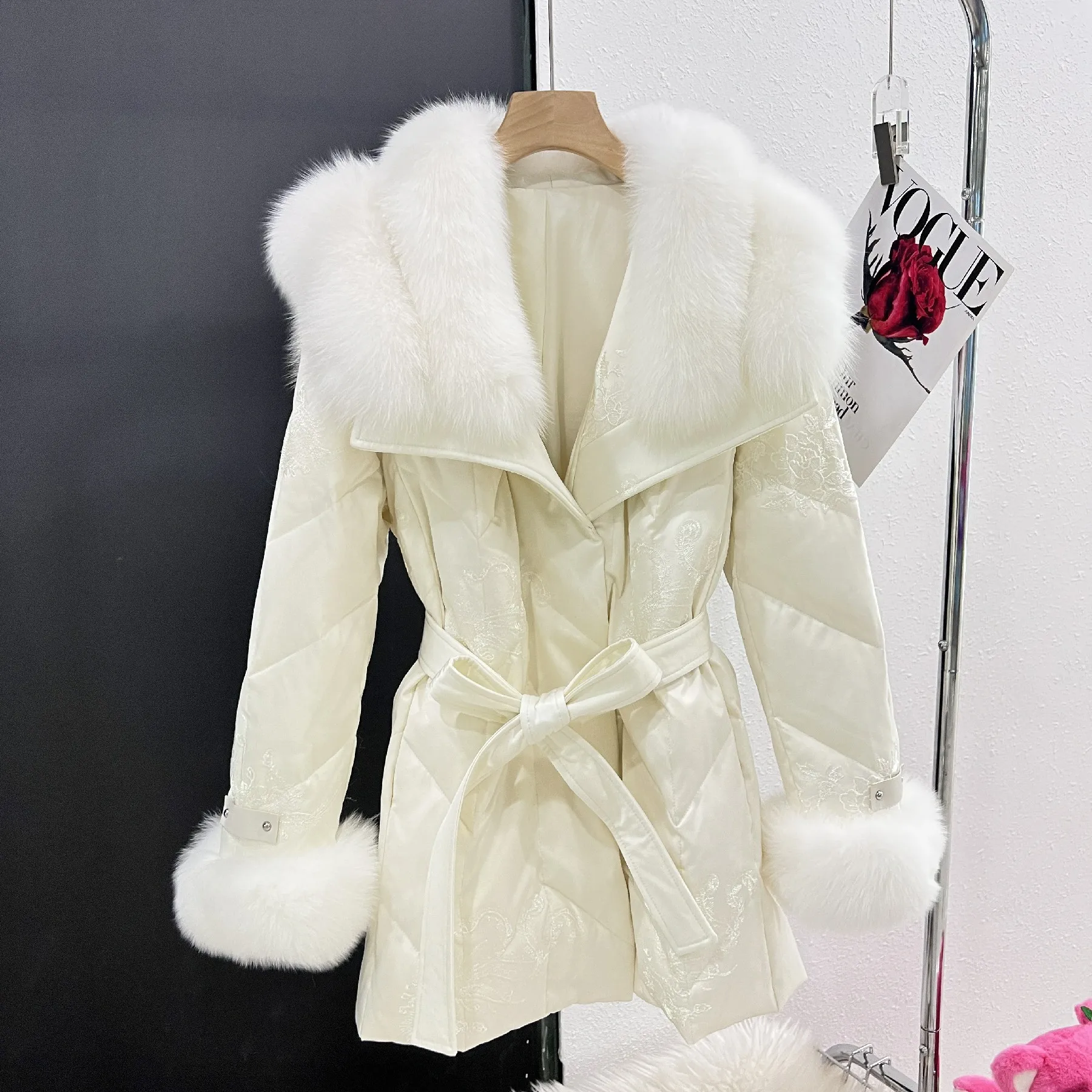 

2024 Winter Fur Coat with True Hair 90 Goose Down Coat for Women's Mid length Down Coat Angel Wings Fox Hair Collar Thickened