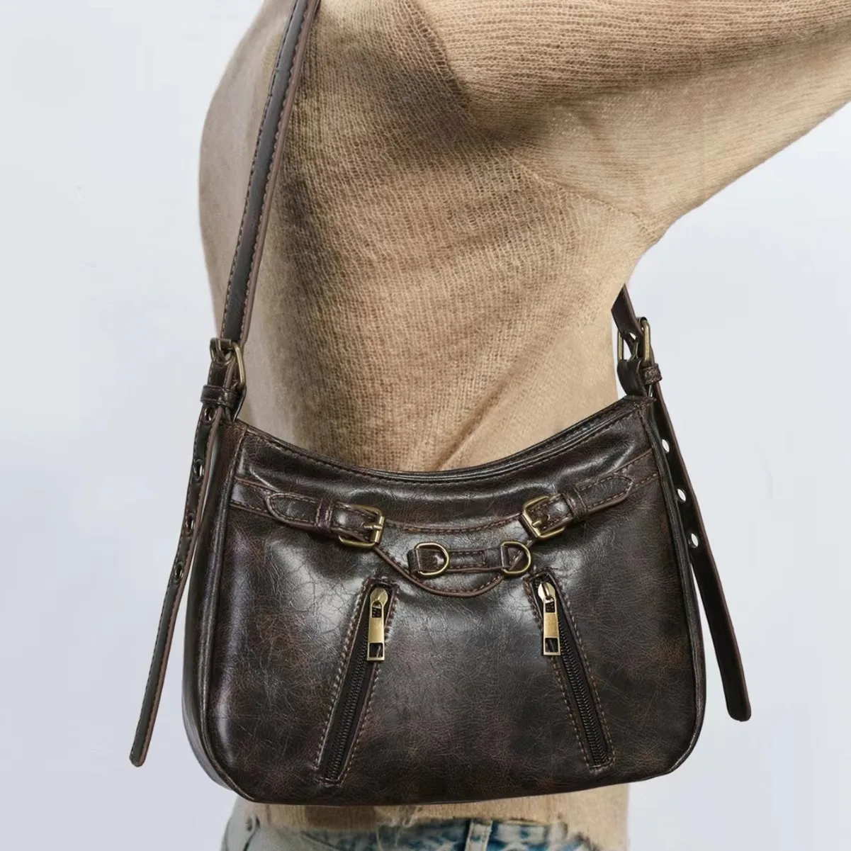 

New Niche Designer Luxury Retro Wasteland Style Armpit Bag Exquisite And Versatile Punk Style Motorcycle Bag Casual Shoulder Bag