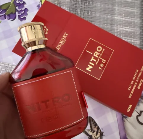 DUMONT NITRO RED men's perfume is a warm and spicy woody fragrance. The red gold package is highly eye-catching, with a strong aura, showing the wild charm of men and lasting fragrance. 3