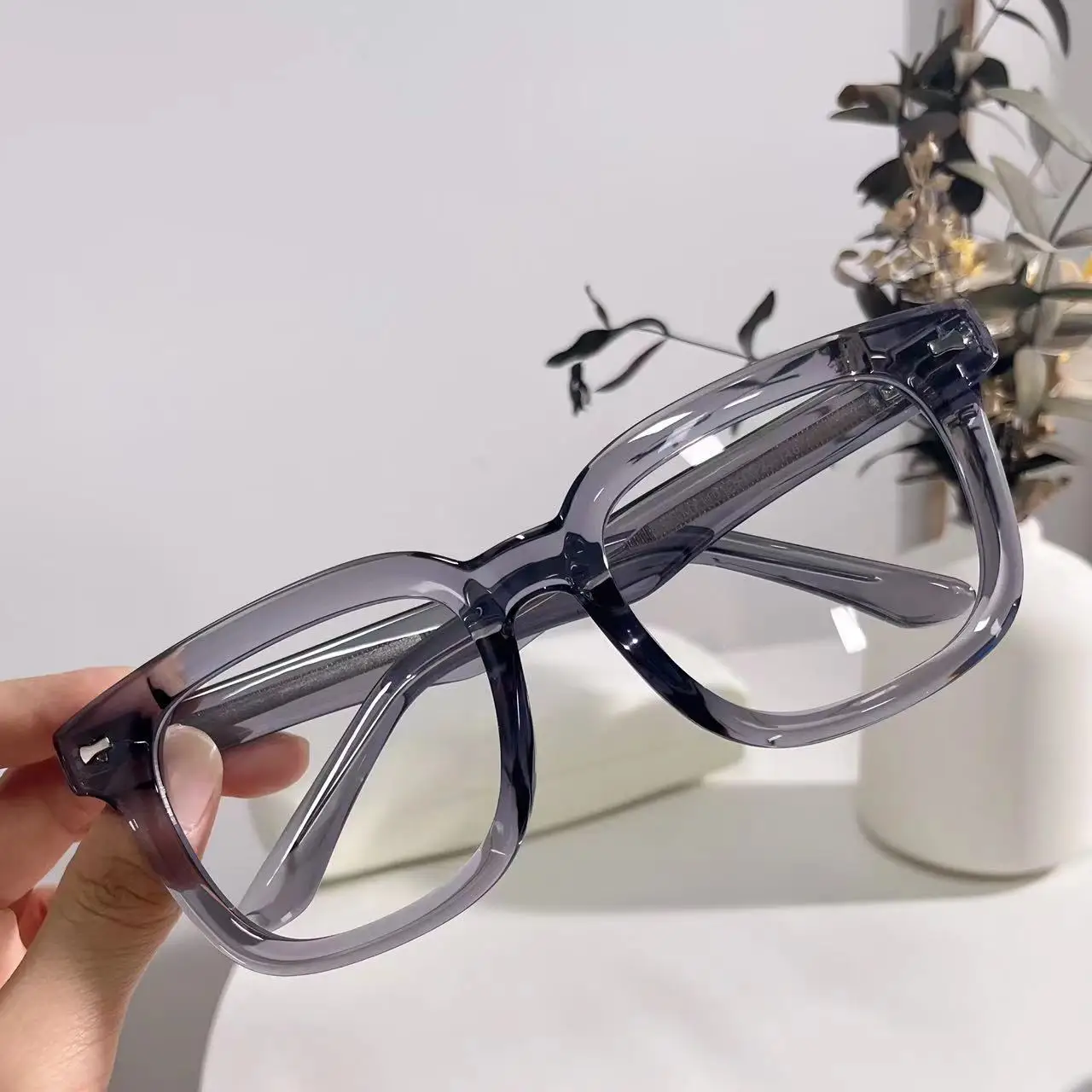 Fashionable Oversized Women's Eyeglasses with Thick Frames