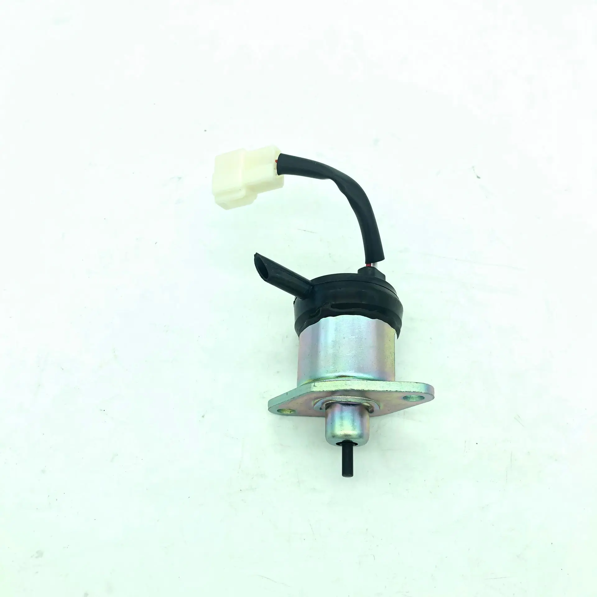 

6A320-31153 Flameout Solenoid Valve 12V Suitable for Kubota Engine F2690 F3080 F3680 Excavator Fitting