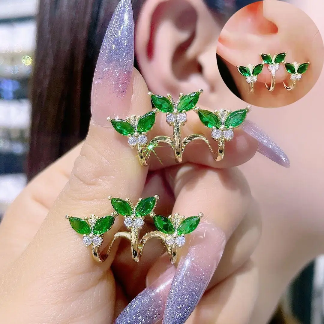 

Серьги-гвоздики женские из серебра 925 пробы с зелеными фианитами