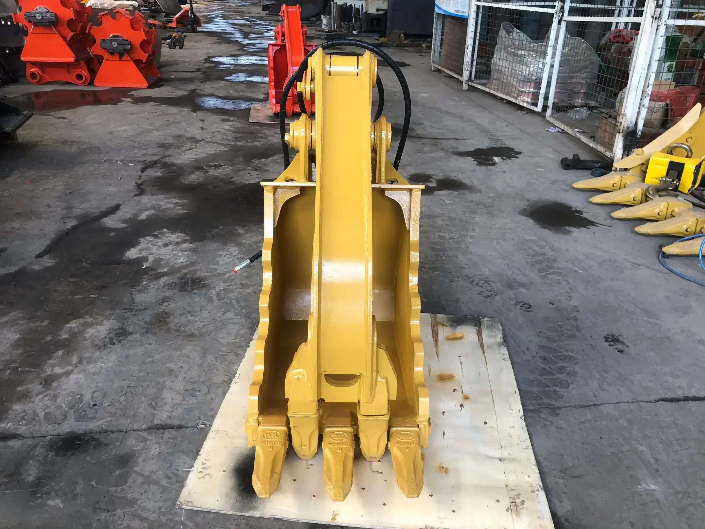 Products5Ton Excavator Thumb Bucket Grab Bucket Pollice Benna Per Escavatore