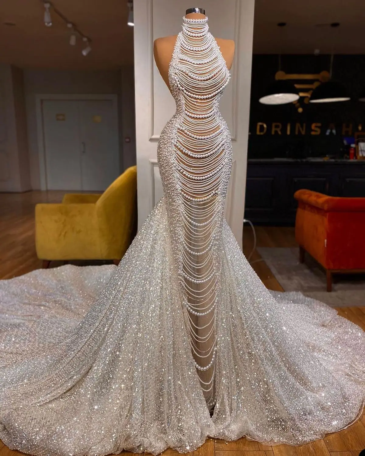 

Luxury Mermaid Wedding Dresses High-neck Pearls Line Sequined Sleeveless Sweep Train Backless Bridal Custom Made Robe De Mariée