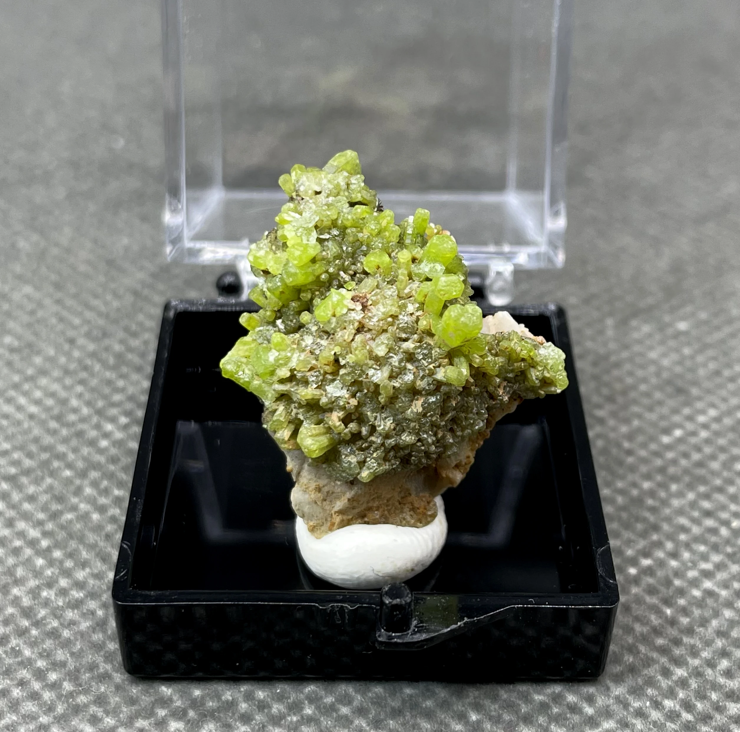 Natural rare Pyromorphite mineral specimen + box size 3.4 cm + healing quartz crystals and stones rock gemstone 5