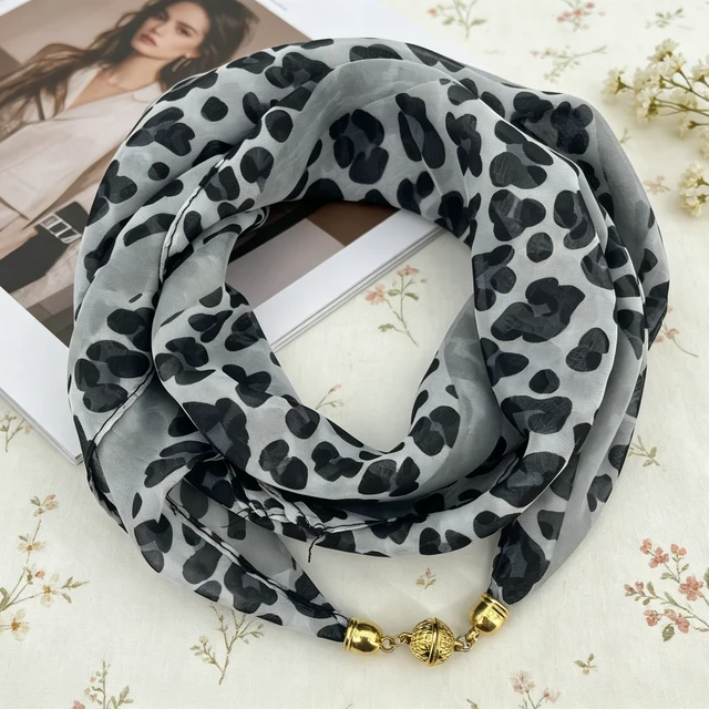 Écharpe à boucle magnétique imprimée léopard, écharpe carrée fine en mousseline de 60 cm, écharpe décorative à fixation rapide et facile à porter 3 Écharpe à boucle magnétique imprimée léopard, écharpe carrée fine en mousseline de 60 cm, écharpe décorative à fixation rapide et facile à porter 3