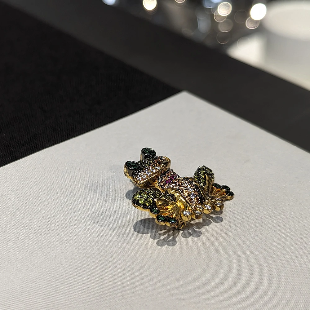Golden Frog Fashion Flash Animal Brooch