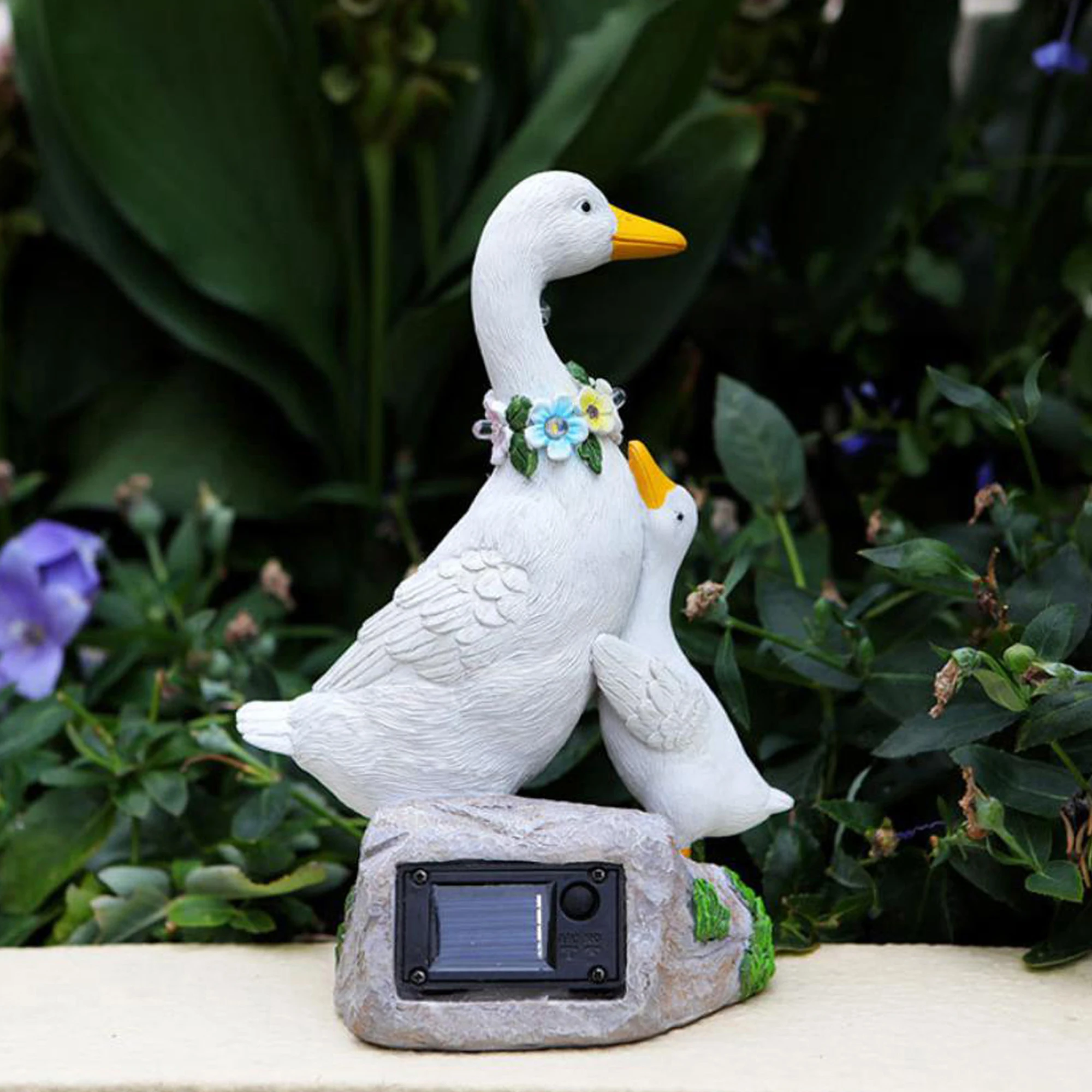 Solar Garden Statue Dad and Duckling Figurine with Solar LED Lights Resin Outdoor Decor for Lawn Patio and Yard