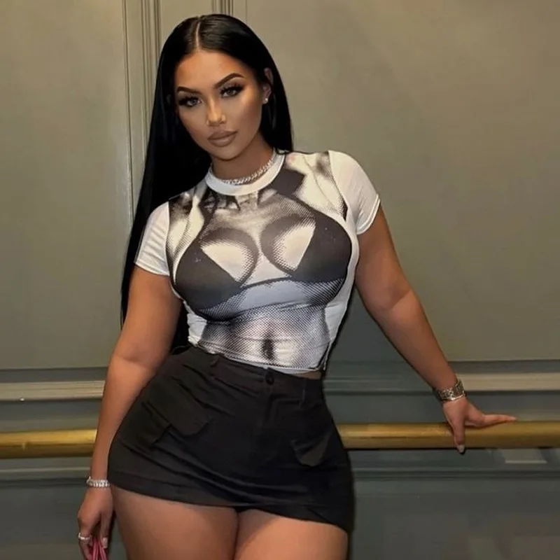 

Футболка женская облегающая с коротким рукавом и круглым вырезом