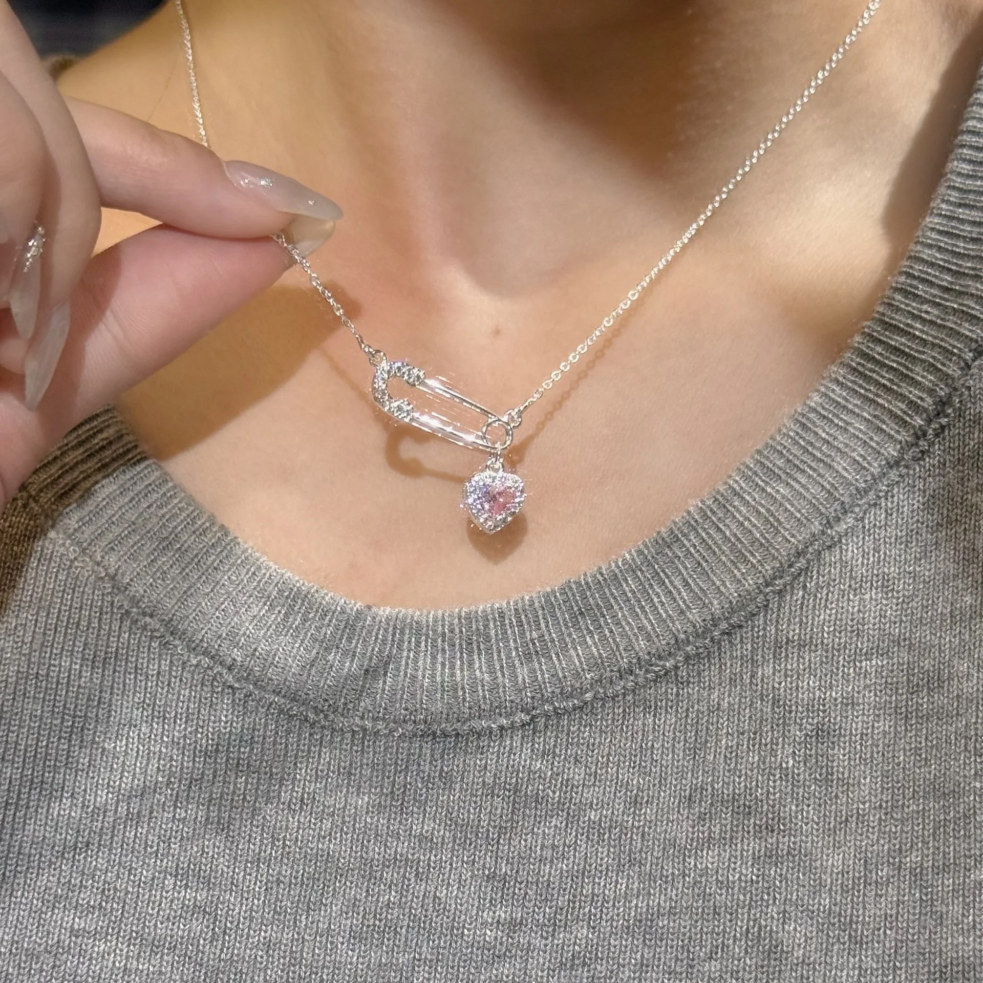 Safety Pin Clip Love Heart Pendant Necklace For Women Creative Trendy Clip Charm Chain Choker Necklace Fashion Jewelry Gifts