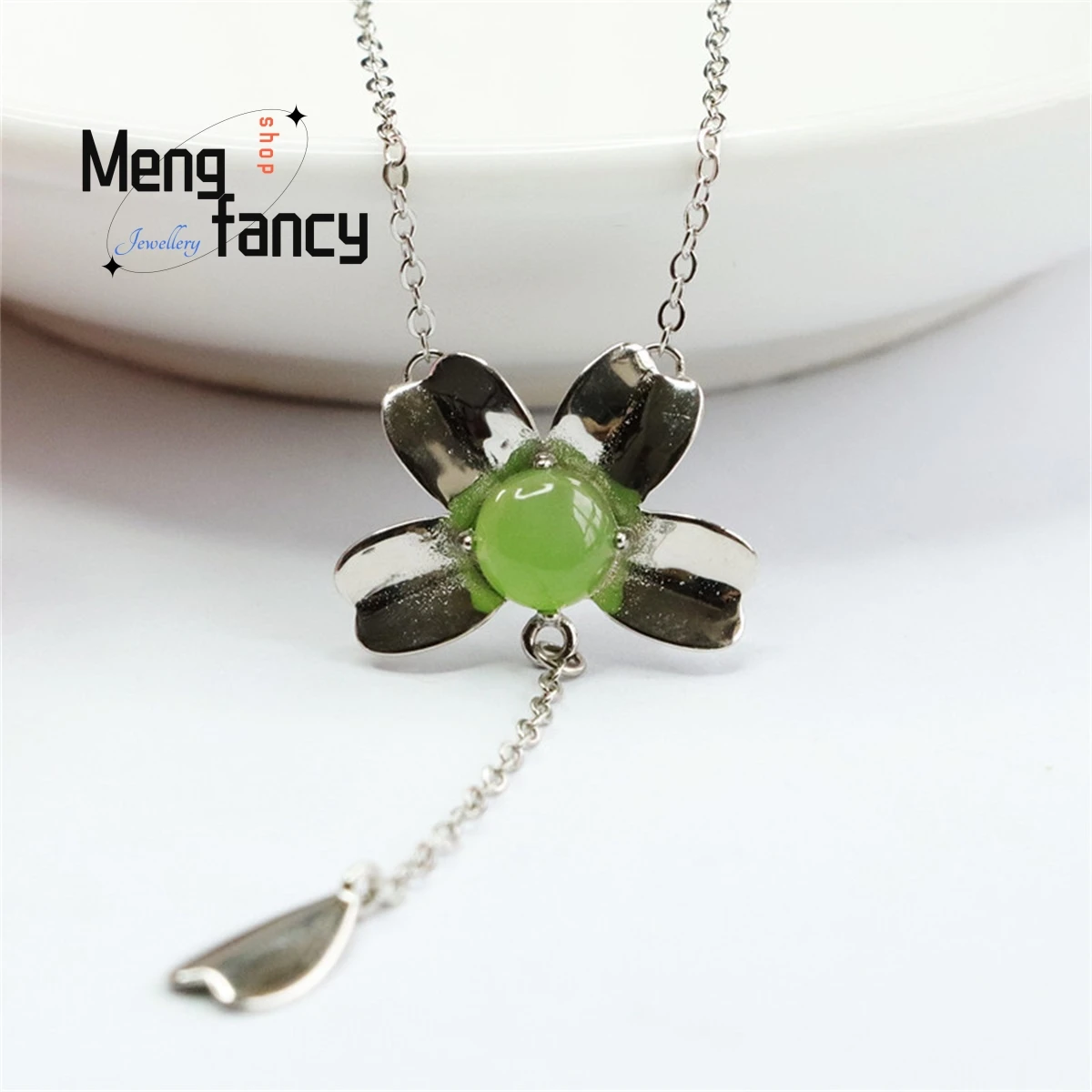 

Natural S925 Silver Inlaid Hetian Jasper Four Petal Flower Necklace Simple Elegant Personalized Fashion Versatile Luxury Jewelry