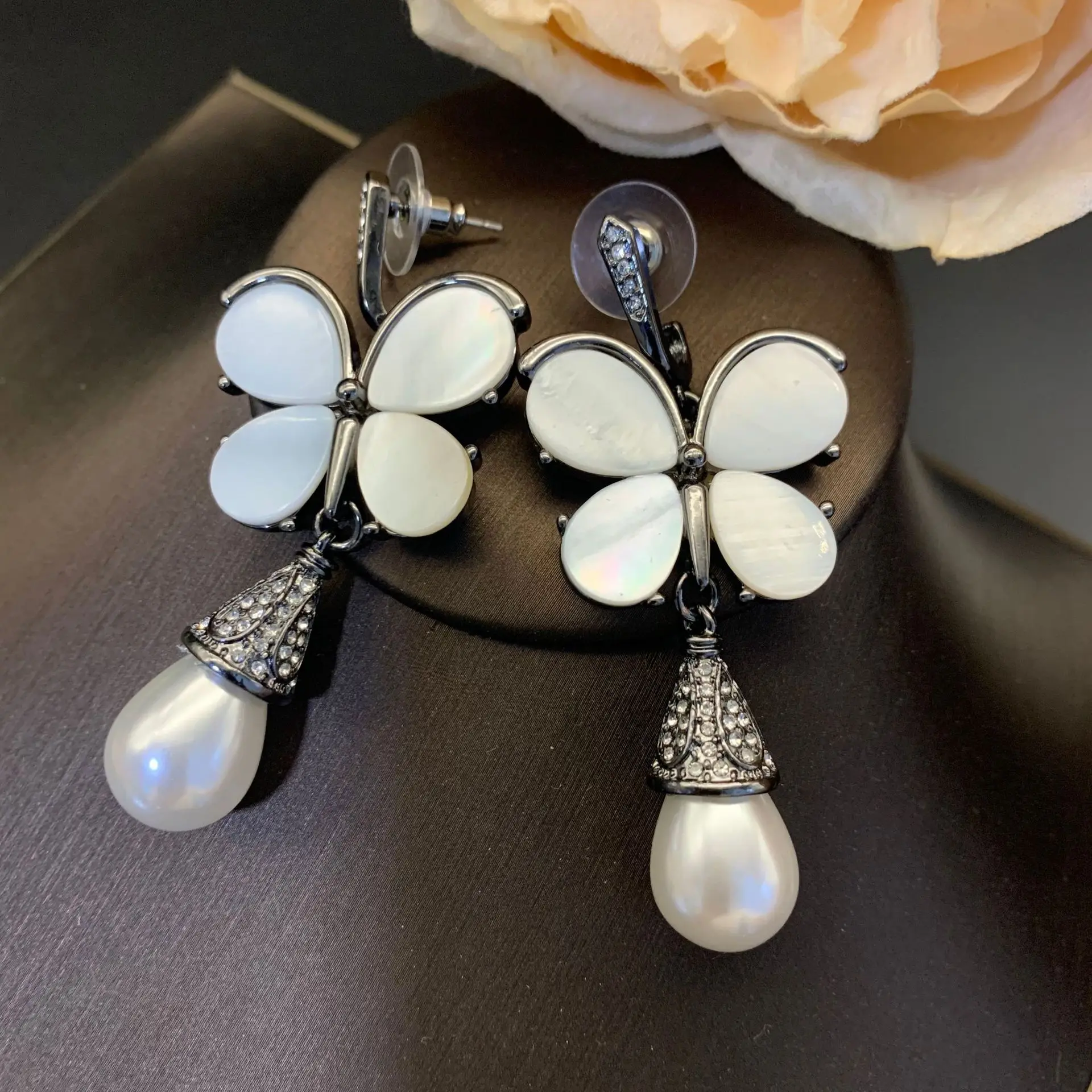 

Fashion sweet niche light luxury elegant earrings