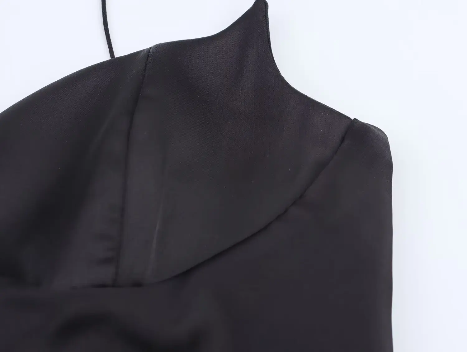 KONDALA Sexy schickes rotes Satin-Damenkleid mit V-Ausschnitt, Cami, langes Partykleid, Damenmode, 2025, Sommerurlaub, Strand, Y2K-Mädchenkleid – Detail 17