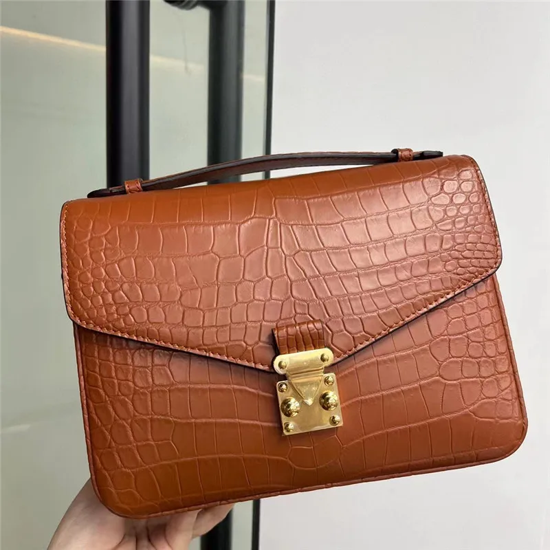 Рисунок 5 - Женский кошелек из натуральной крокодиловой кожи