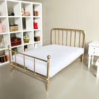 Maison de poupée créative échelle 1:12, scène de chambre à coucher avec matelas, meubles de lit de poupée, lit simple, maison de jeu, Mini lit modèle cadeau pour filles 1