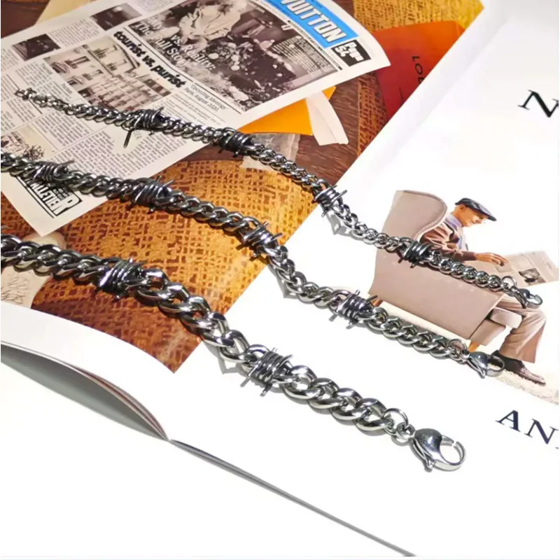 bracelet chaîne en fil barbelé vue de côté