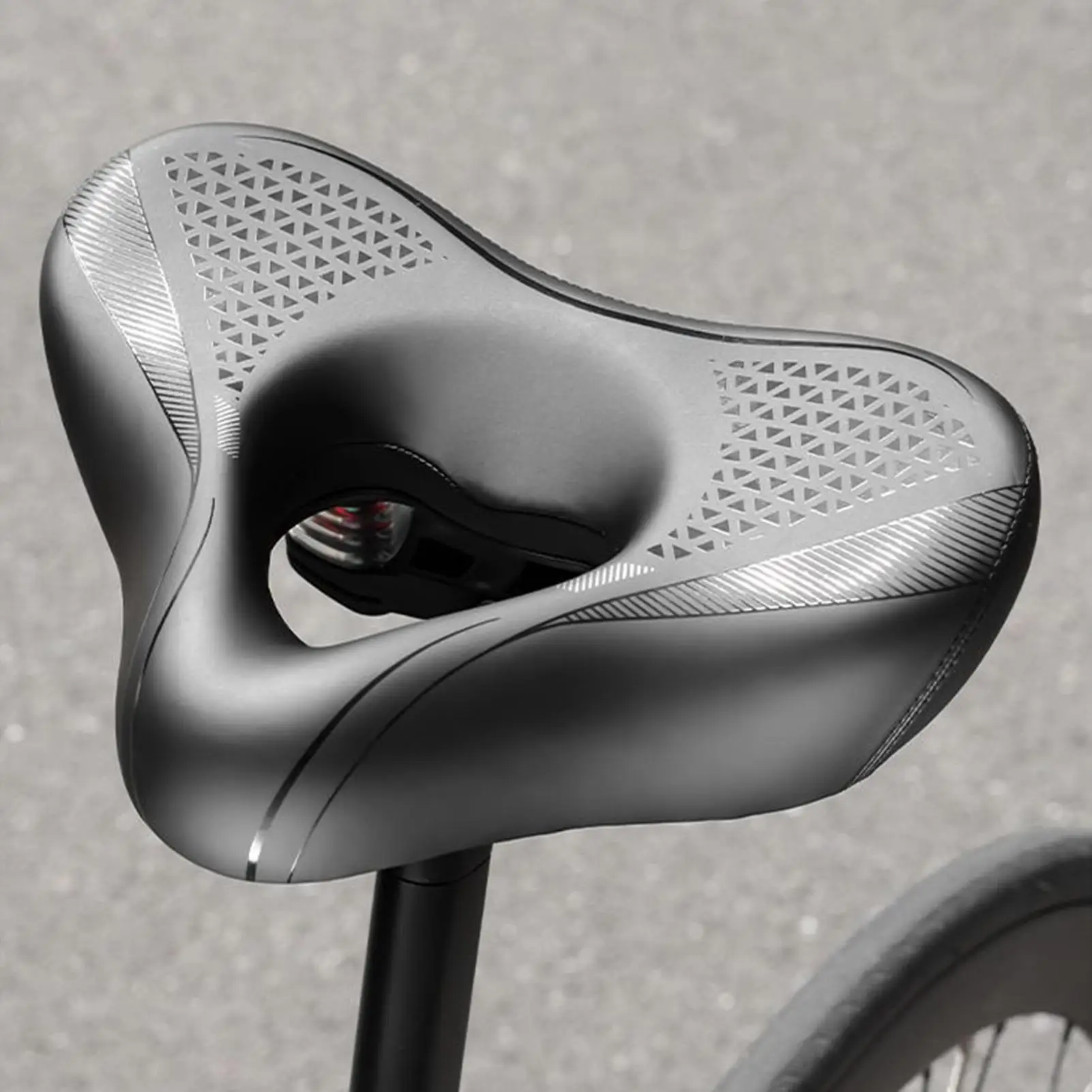 Seat Cushion For Cycling Shock Absorbing All-Weather Hollow-out Bike Cycling Seat Cushion For Commuting Touring Long-Distance