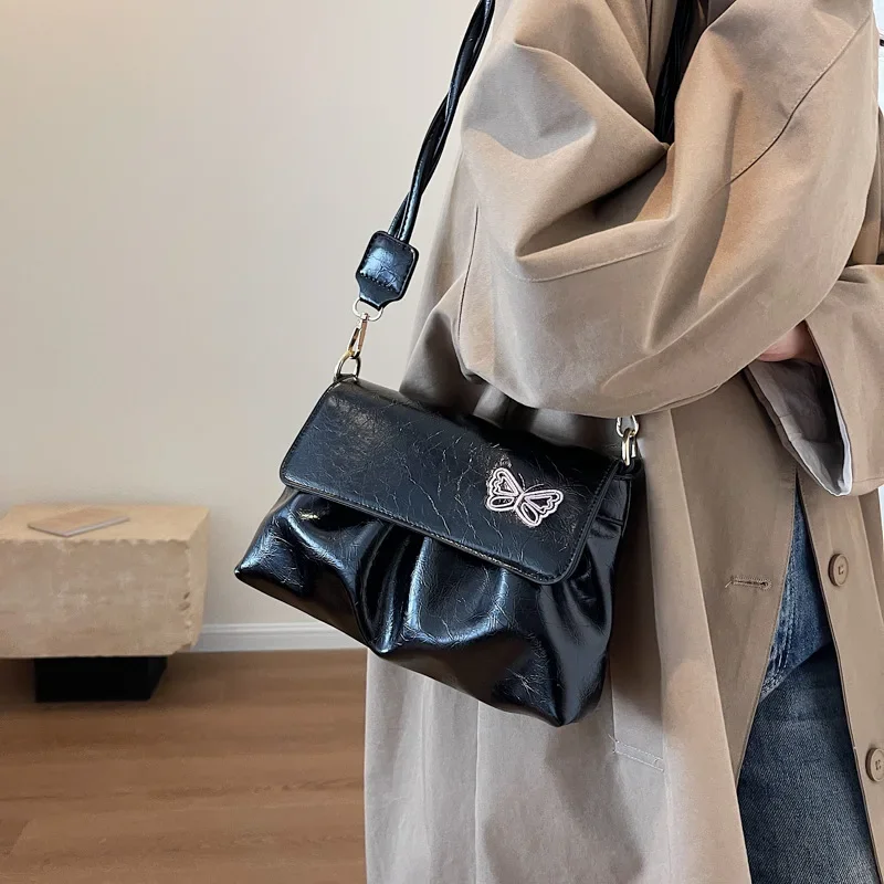 

Fashion Joker Handbag 2023 Summer New Korean Shoulder Bag Small Lady Temperament Simple Pleated Crossbody Bag Designer Bags